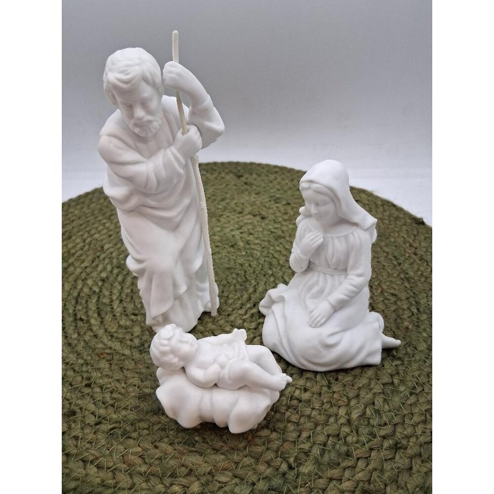 Avon Nativity Collectibles Holy Family Set Of Three Porcelain Figurines